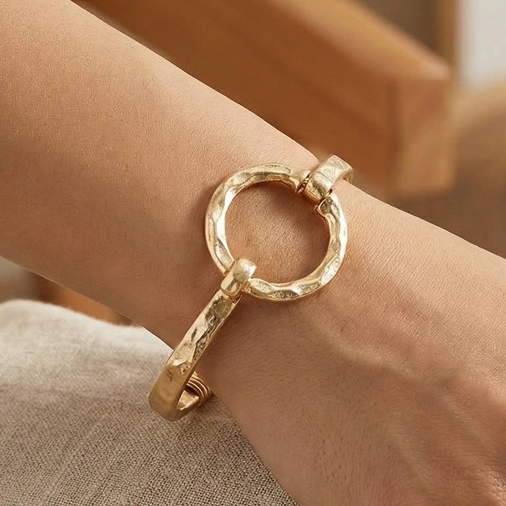 Hammered Circle Bangle Bracelet: Gold