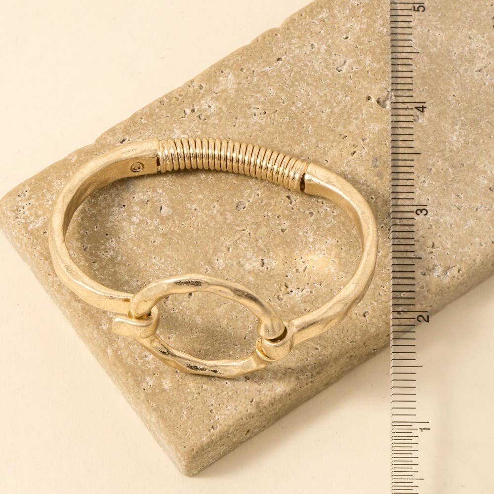 Hammered Circle Bangle Bracelet: Gold