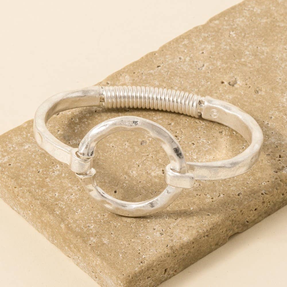 Hammered Circle Bangle Bracelet: Gold