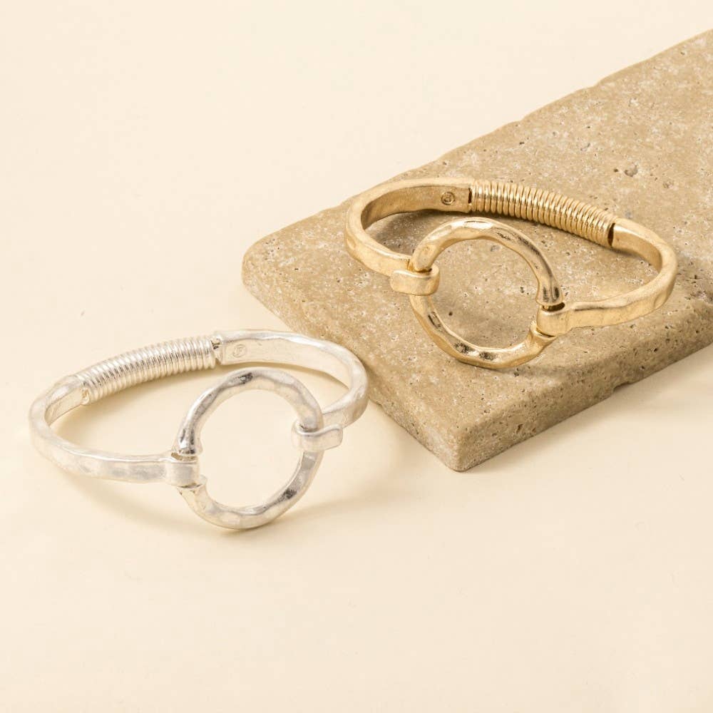 Hammered Circle Bangle Bracelet: Gold